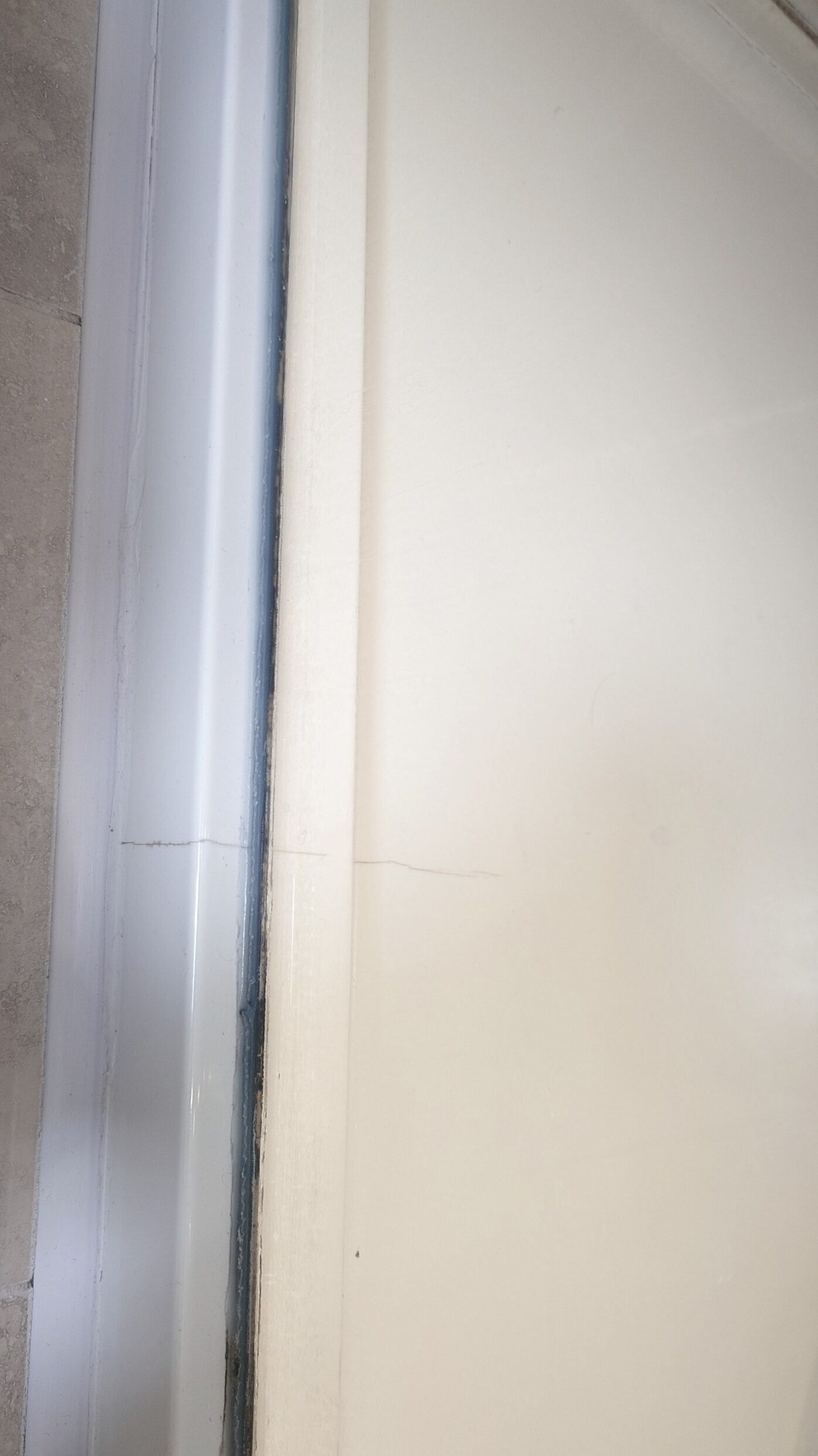 Cracked Shower Tray Repaired – Bristol Plastic shower tray crack repaired in Bristol apartment